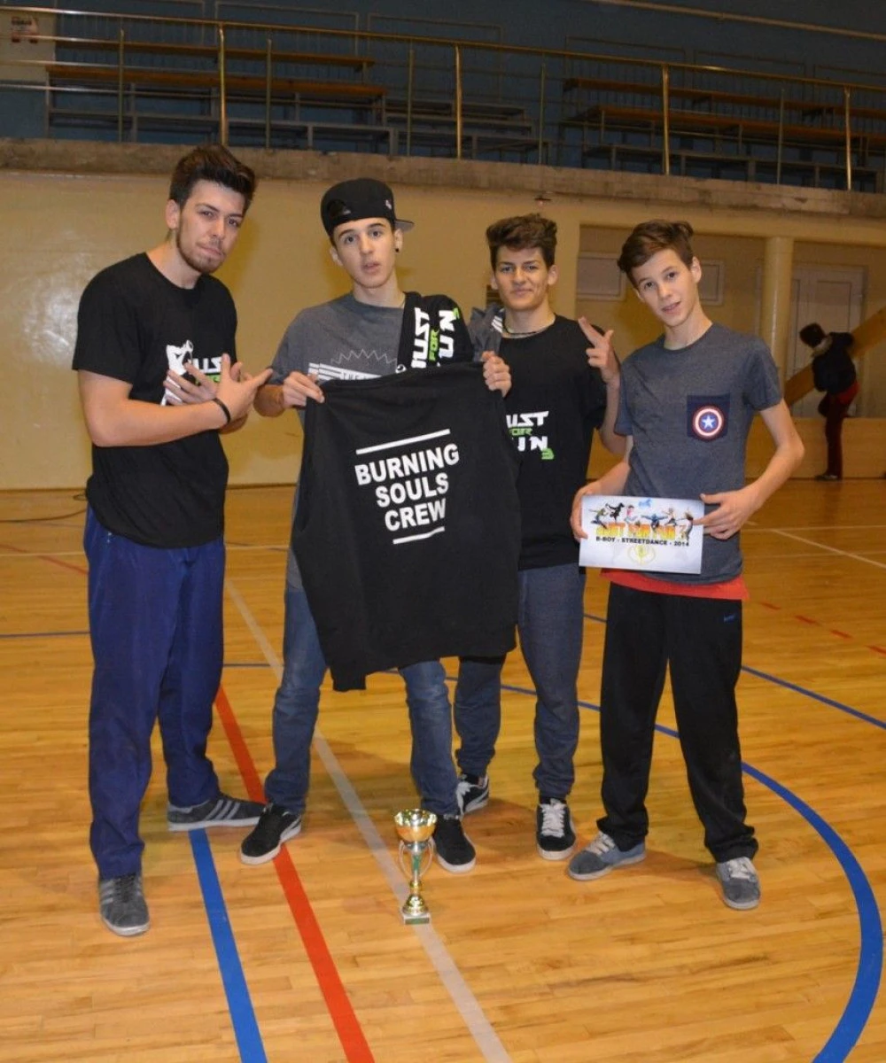 BAIETII DIN ,,BURNING SOULS CREW“ AU CASTIGAT COMPETITIA LA CRAIOVA