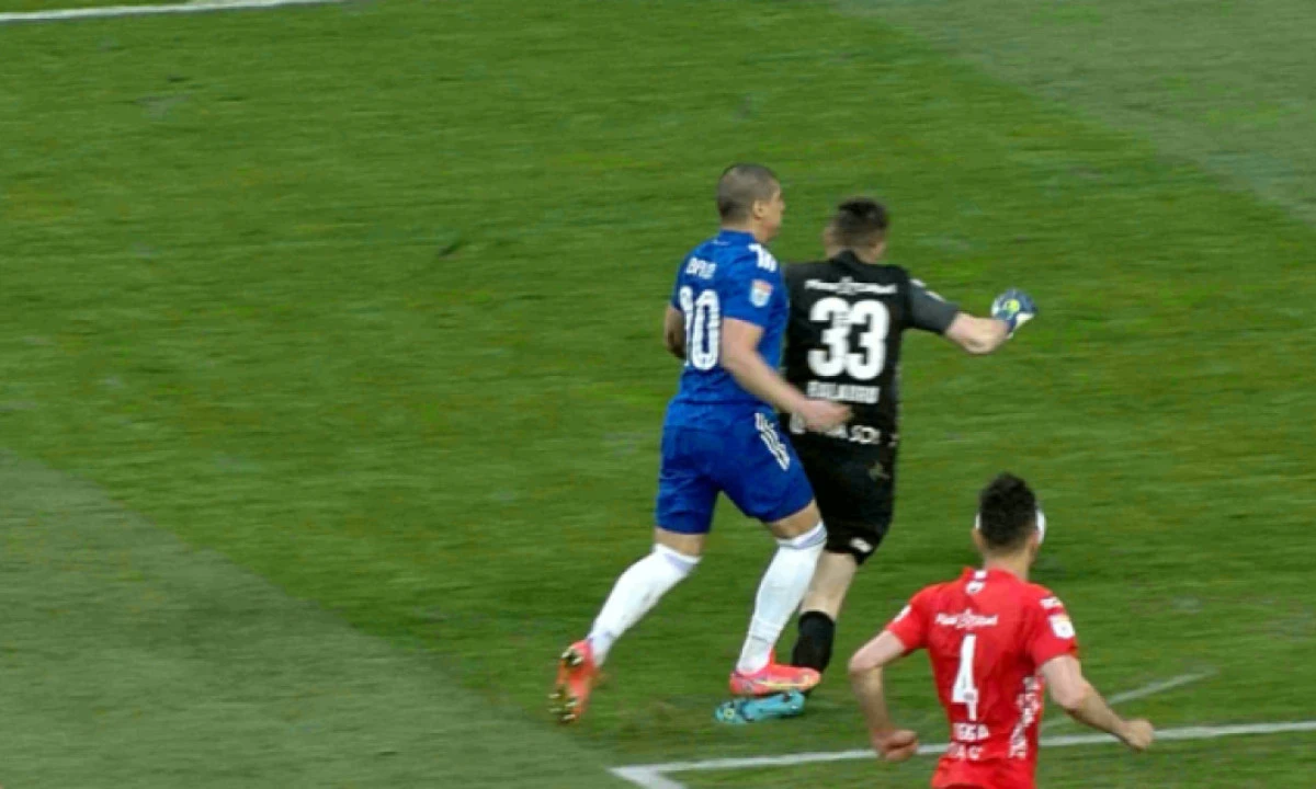 Balauru îl trimite pe arbitru la "mici şi bere", iar Miculescu a semnat una din marile ratări ale campionatului!