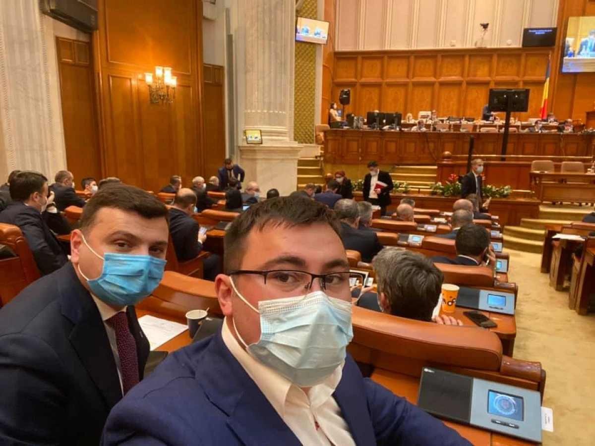 Bâlcea și Varga: „Promisiune onorată: eliminarea pensiilor speciale, promulgată de preşedintele Iohannis!“
