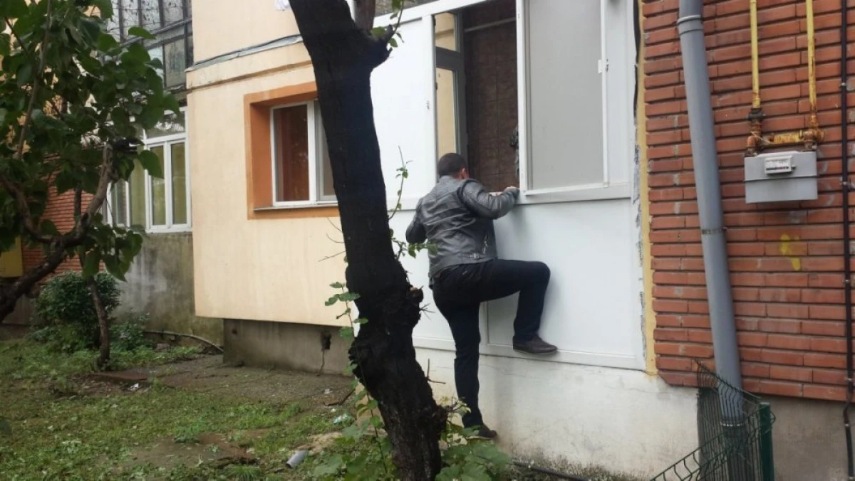 Bănuit de furt la doar 17 ani