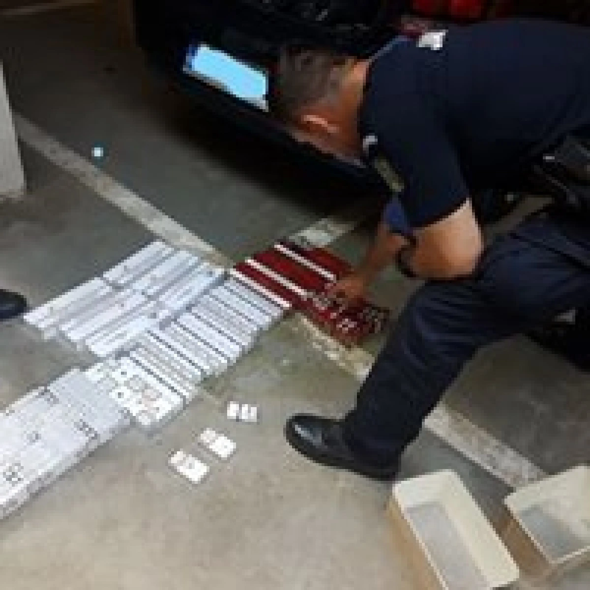 Bărbat de 34 de ani, prins cu țigări netimbrate în Piața Mihai Viteazul