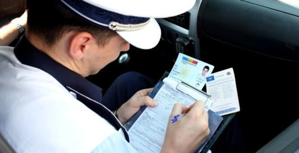 Bărbat de la Mocrea, prins la volan, fără permis și rupt de beat în Arad. S-a lovit de un gard și a lovit o mașină