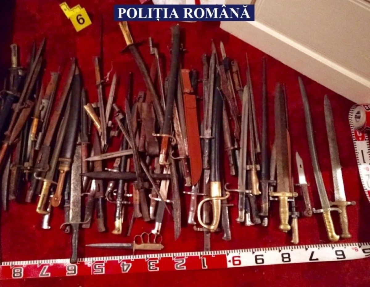 Bărbat din Galșa, reținut pentru contrabandă cu arme. Avea acasă pistoale, săbii și rachete de semnalizare