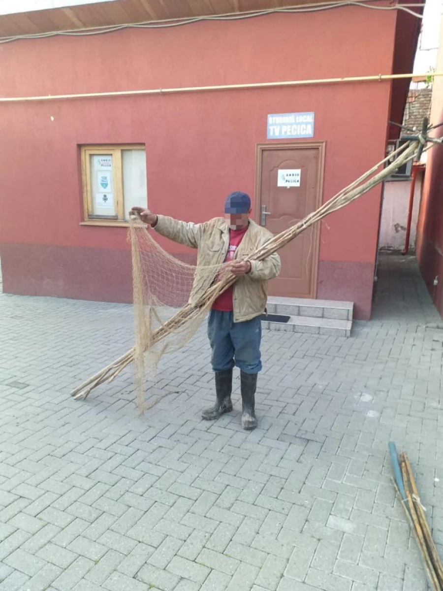 Bărbat din Pecica, prins de jandarmi în timp ce pescuia cu unelte interzise