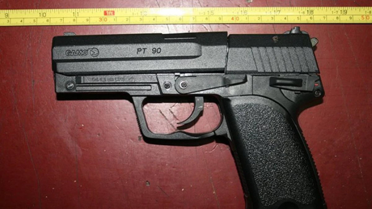 Bărbat din Sântana, prins cu pistol de tir sportiv fără acte