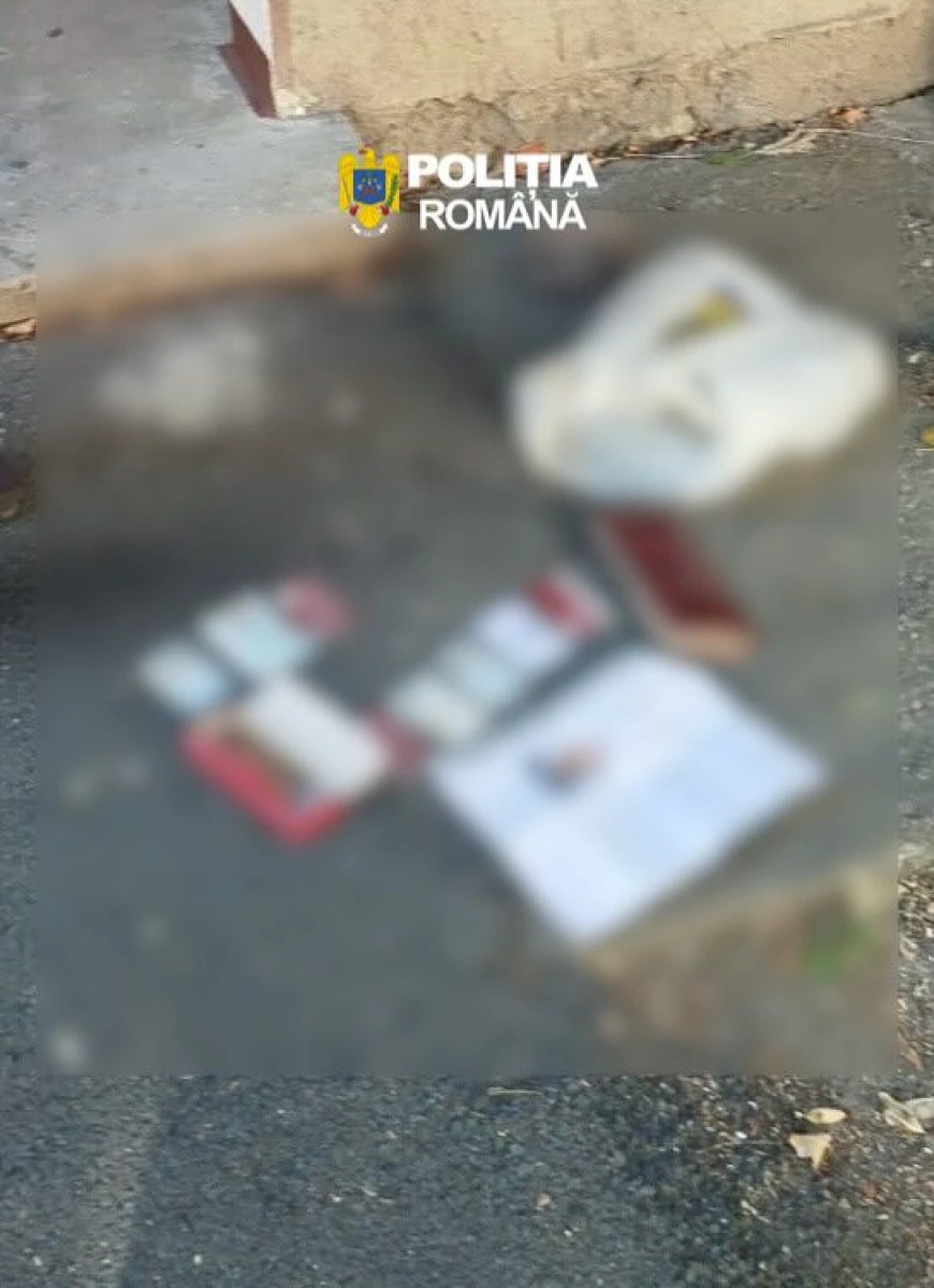 Bărbat reținut după ce a furat genți cu bani și carduri de la angajați ai stației CFR Arad