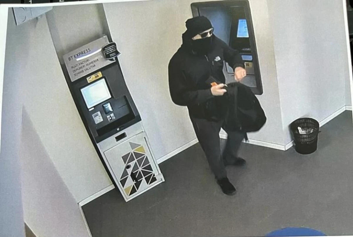 Bărbatul care și-a „adjudecat“ 6.000 de euro de la un bancomat din Timișoara, fără să fie banii lui, a fost prins