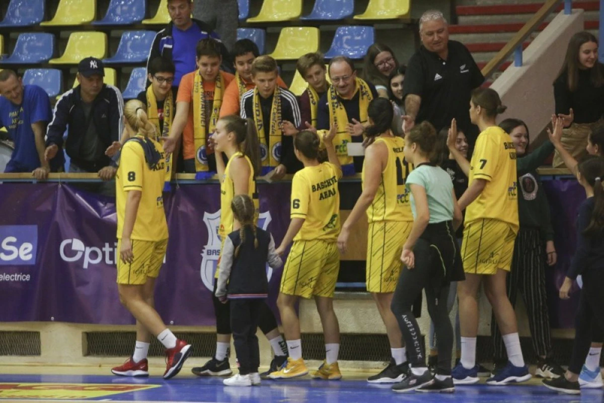 Baschetbalistele Aradului aşteaptă revenirea în sală (FOTO)