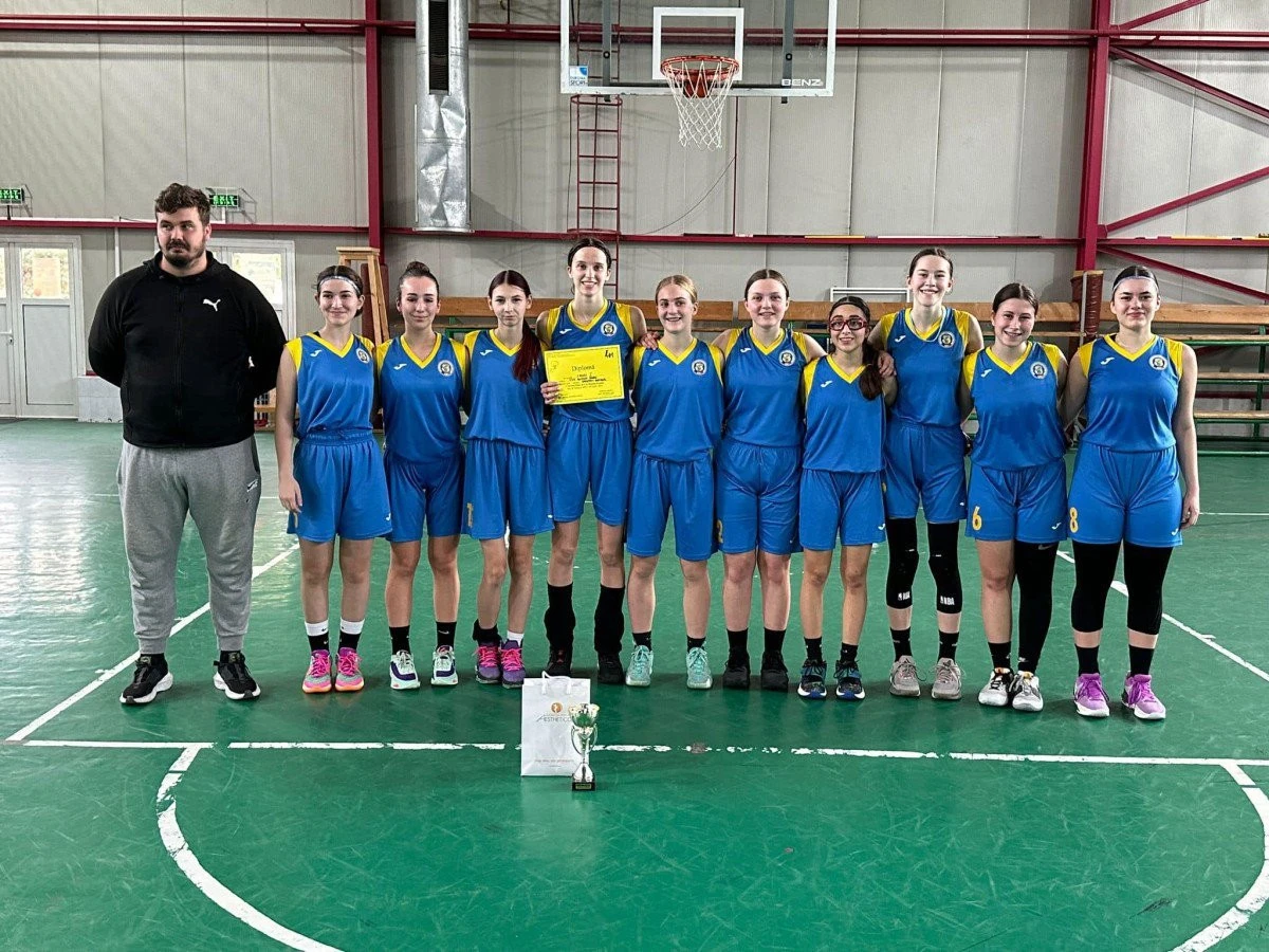 Baschetbalistele de la CSȘ Gloria Arad au câștigat turneul final B la categoria U15