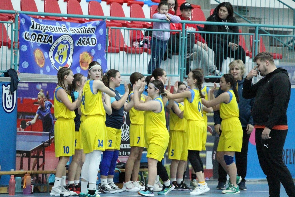 Baschetbalistele de la CSȘ Gloria au avut bilanț pozitiv la primul lor turneu U13