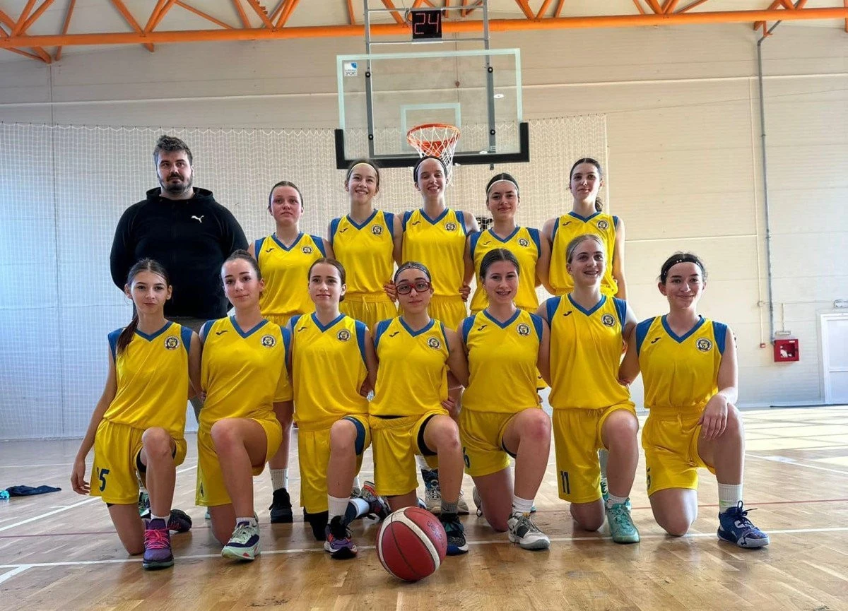 Baschetbalistele U15 de la CSȘ Gloria s-au impus pe linie la turneul semifinal de la Cluj