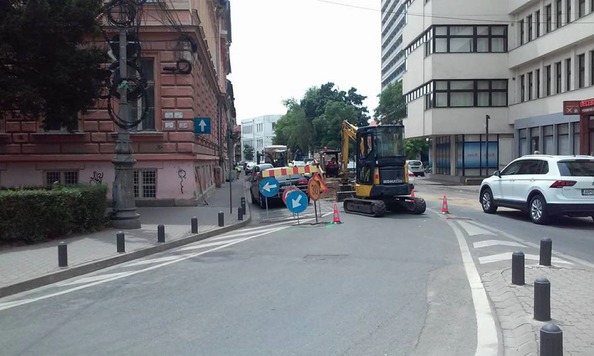 Bătaie de joc! Bulevardul Decebal este spart din nou