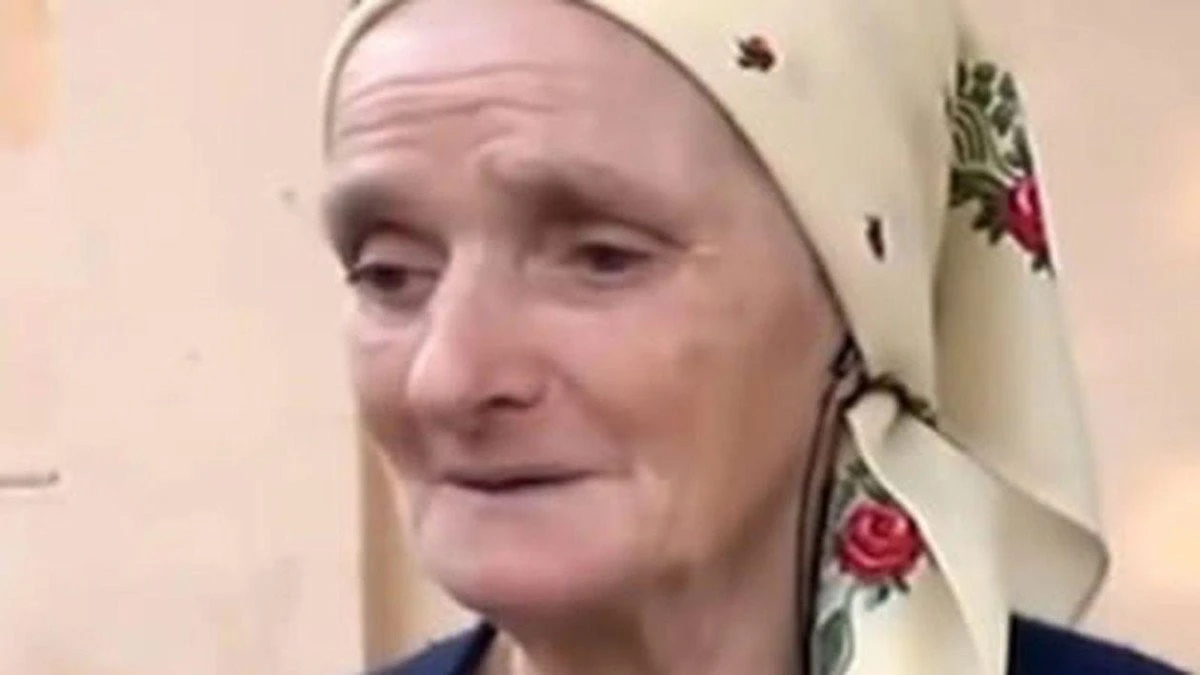 Bătrână achitată de judecători după moarte. A fost ridicată cu mascații sub acuzația că a dat mită 10 ouă