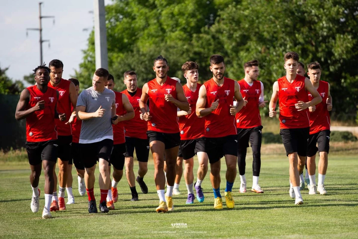 "Bătrâna Doamnă" s-a reunit sub comanda lui Ilie Poenaru: 25 de jucători la primul antrenament al verii!