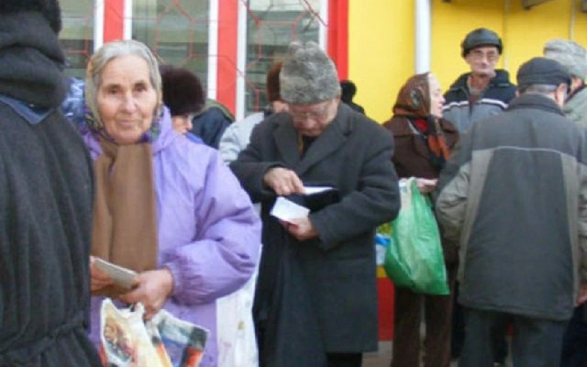 Bătrânețe îndatorată! Pensionarii României își fac sărbătorile cu bani de la CAR