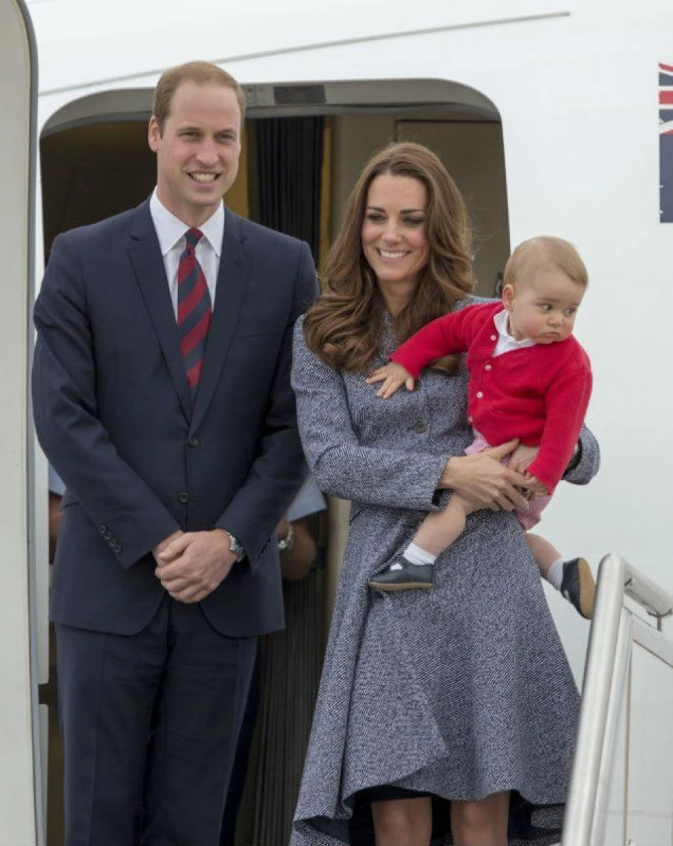 BEBELUSUL REGAL: VA FI O FETITA PE NUME ALICE, CHARLOTTE SAU ELIZABETH?