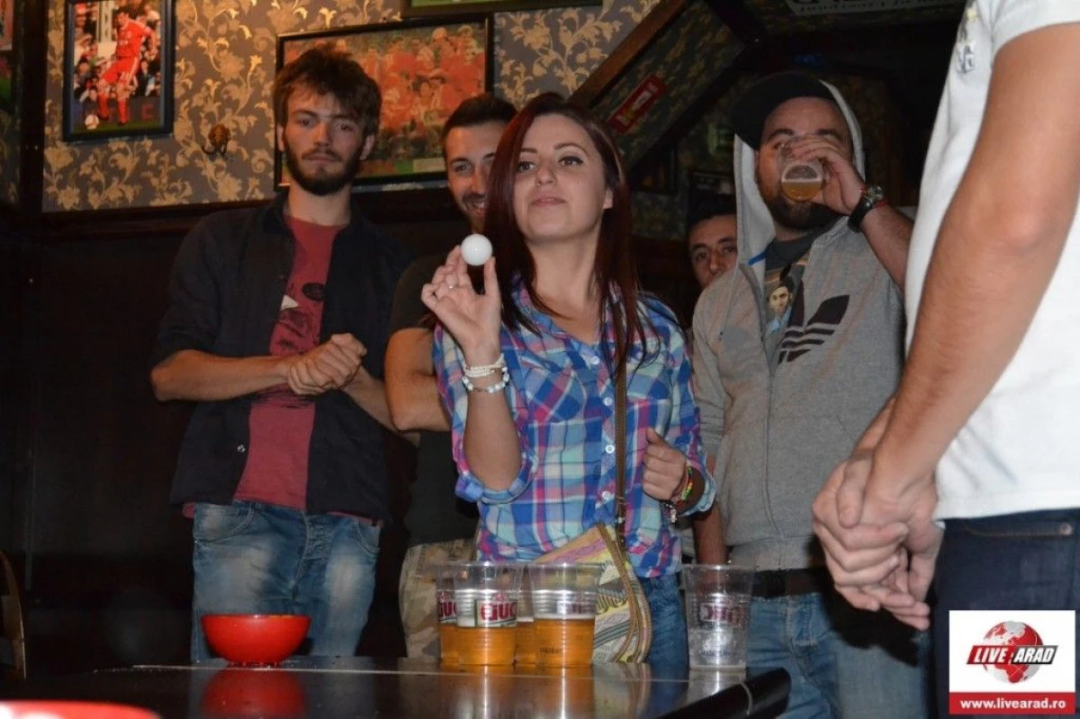 BEER PONG LA OLD LADYS PUB
