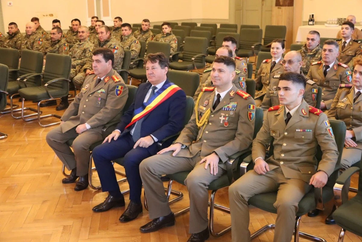 Bene Merenti pentru comandantul Batalionului „Radu Golescu”, lt. col. Gheorghe Cristian Țecu şi pentru fruntaşul Andrei Chiuaru
