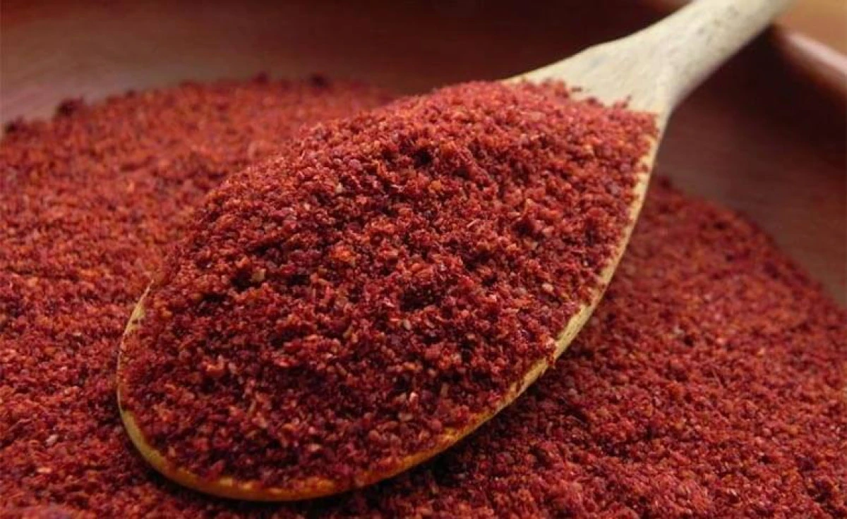 Beneficiile și potențialele riscuri la care ne putem expune în urma consumului de sumac