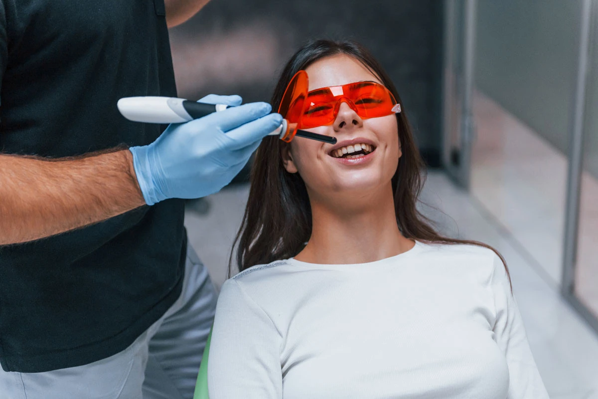 Beneficiile utilizării laserului în stomatologie