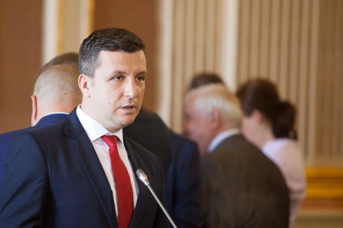 BENIAMIN VĂRCUȘ: FALCĂ SUSȚINE O FIRMĂ FANION A MAFIEI PDL