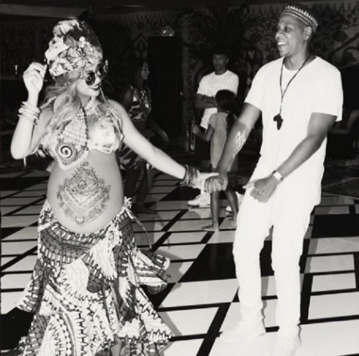 Beyonce a dat o super petrecere pentru gemenii pe care urmează să îi nască