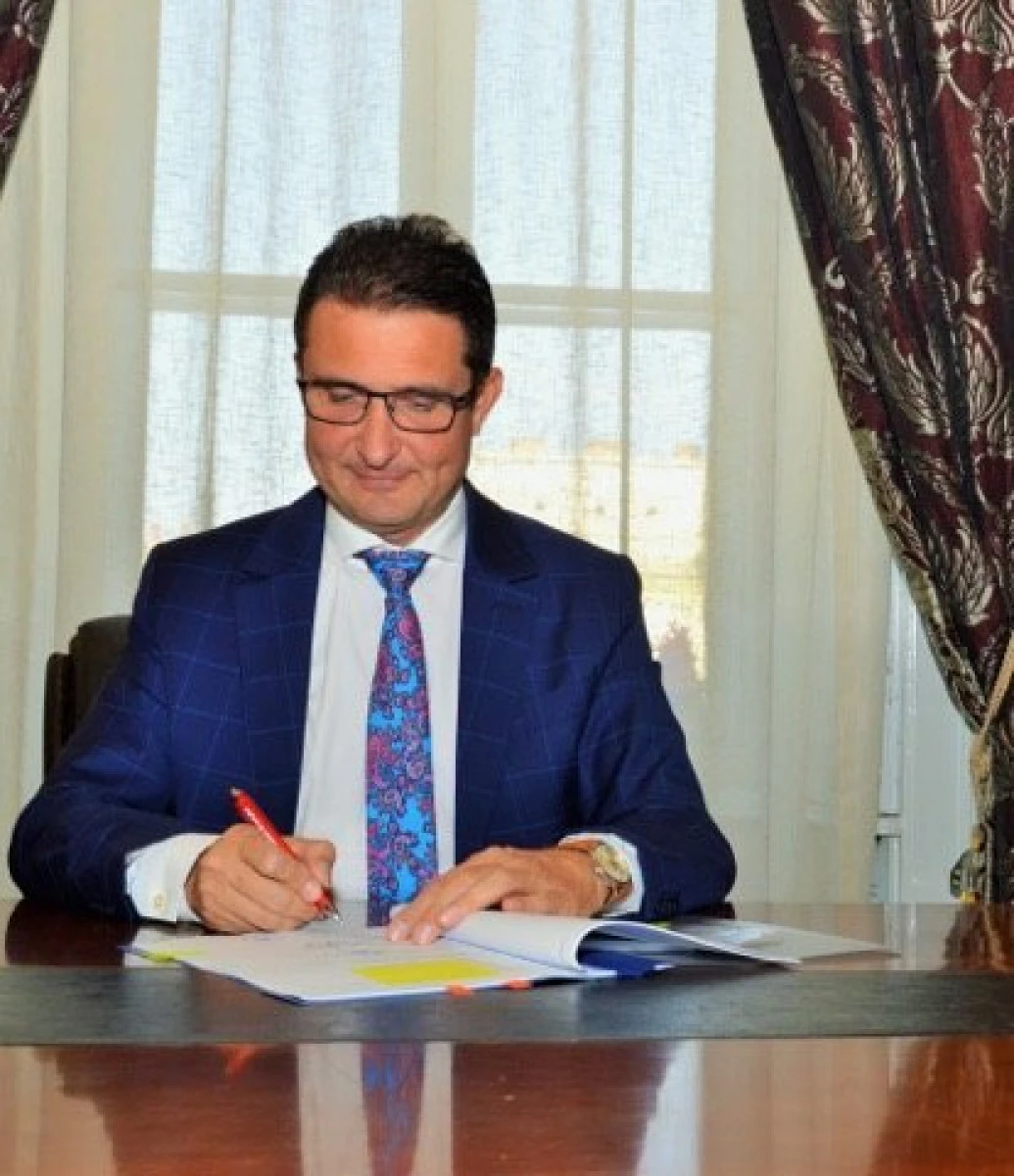 Bibarț se spală pe mâini: Nu primăria face comerț cu măști, ci o firmă din subordinea primăriei pe care o conduce