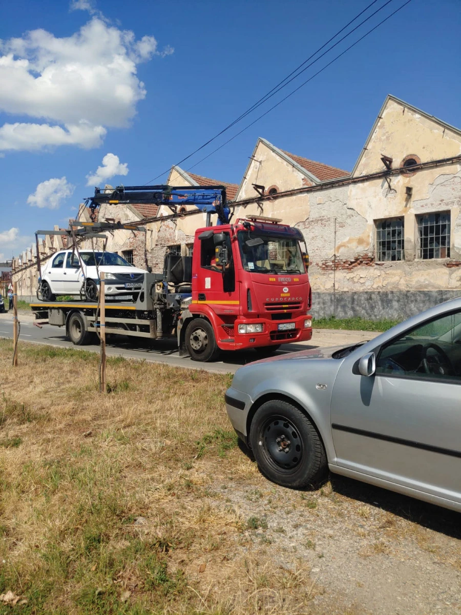 BIBI și Miliția Locală s-au pus pe ridicat mașinile pensionarilor care vor să se răcorească la BIDI