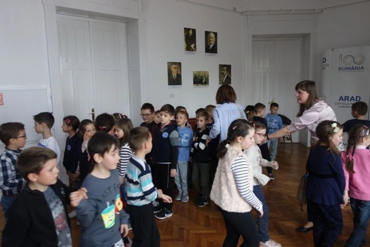 Biblioteca județeană, un „magnet" pentru elevii de la „Școala altfel"