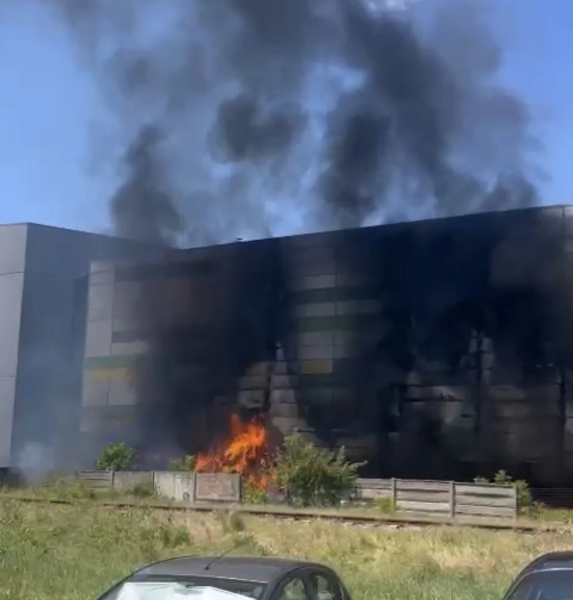 Biroul de evidență a persoanelor funcționează cu un generator după incendiul de la mall
