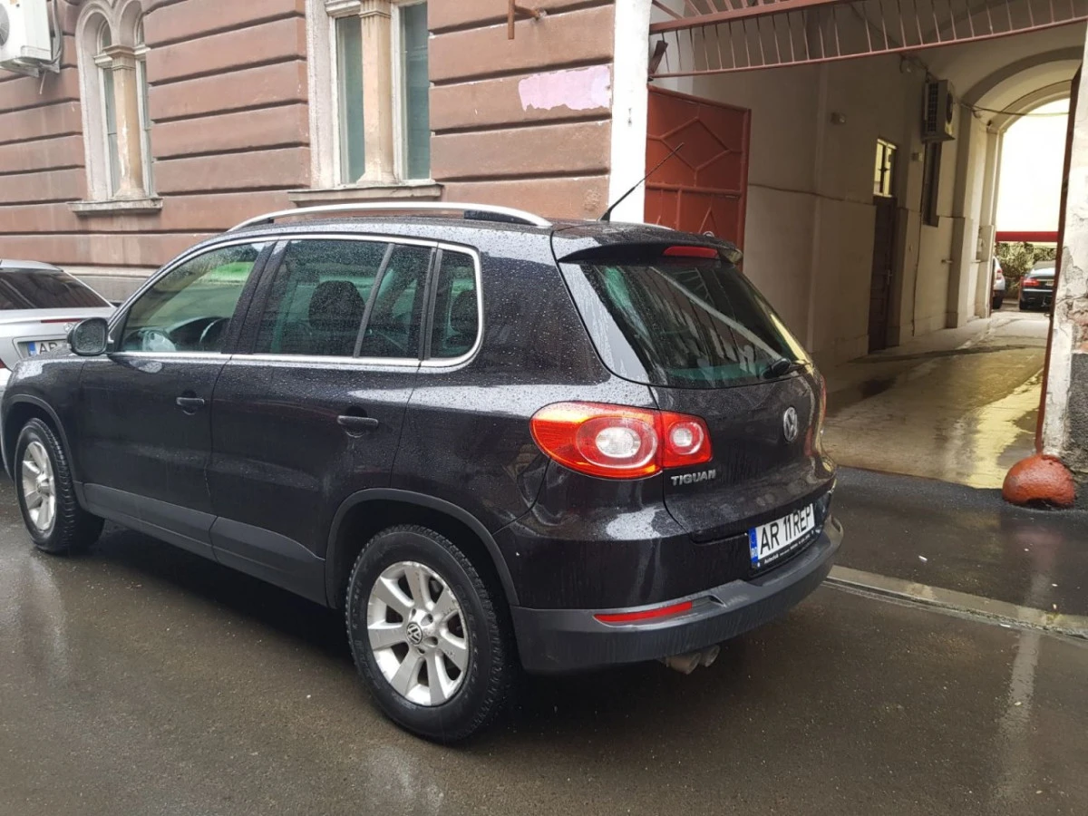 „Bizonul“ Falcă a blocat intrarea în Centrul Militar Arad