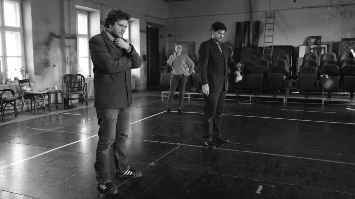 BOBI PRICOP SEMNEAZA URMATOAREA PREMIERA TEATRALA ARADEANA