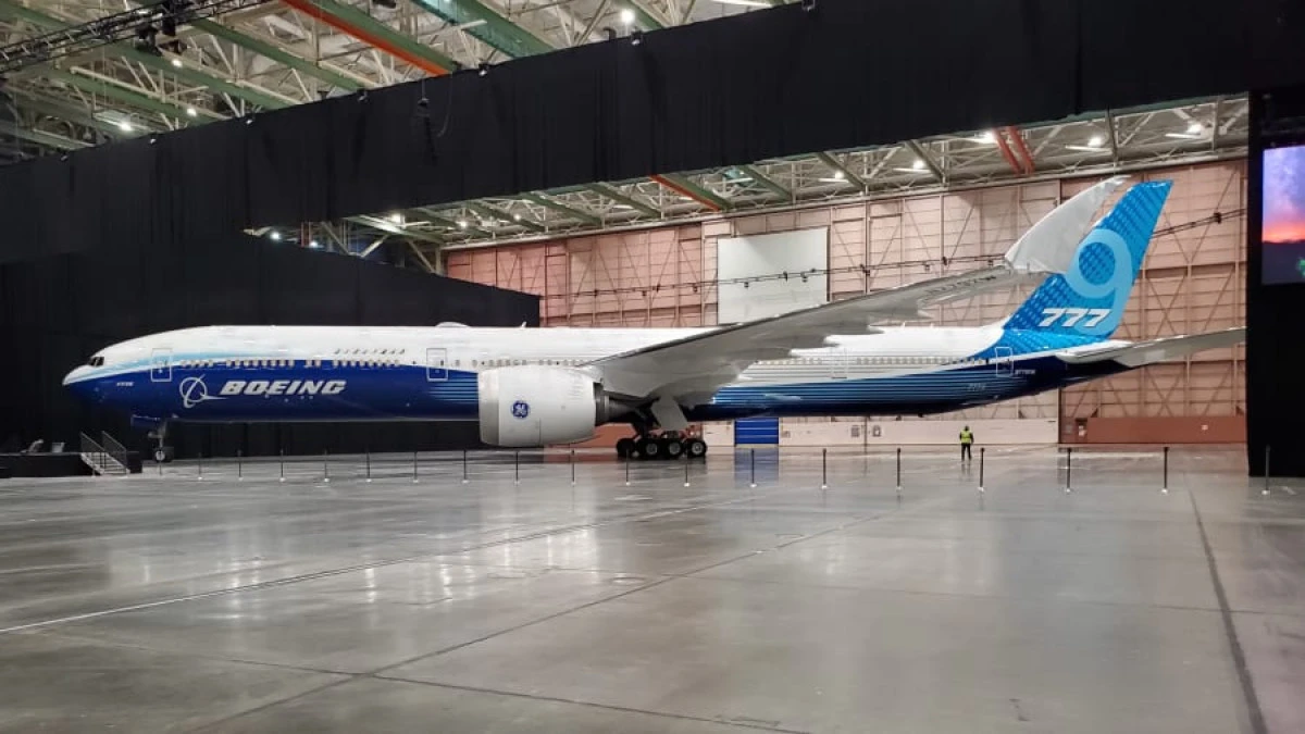 Boeing prezintă cel mai lung avion de pasageri din lume