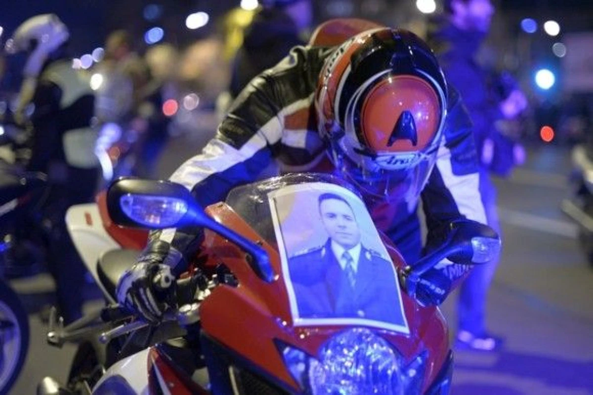 BOGDAN GIGINĂ, COMEMORAT DE COLEGI LA LOCUL ACCIDENTULUI