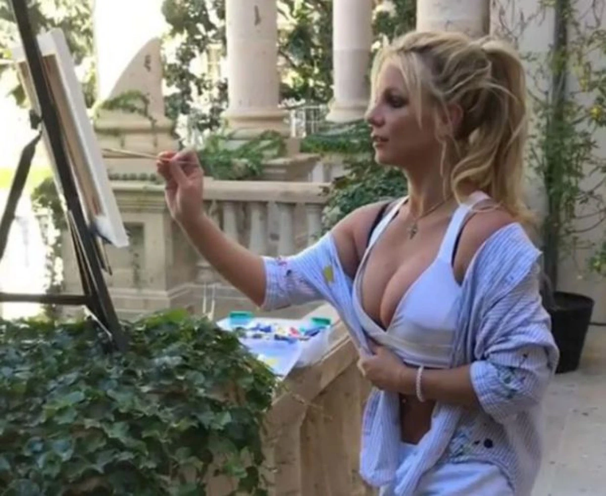 Britney Spears a vândut primul tablou pentru 10.000 de dolari