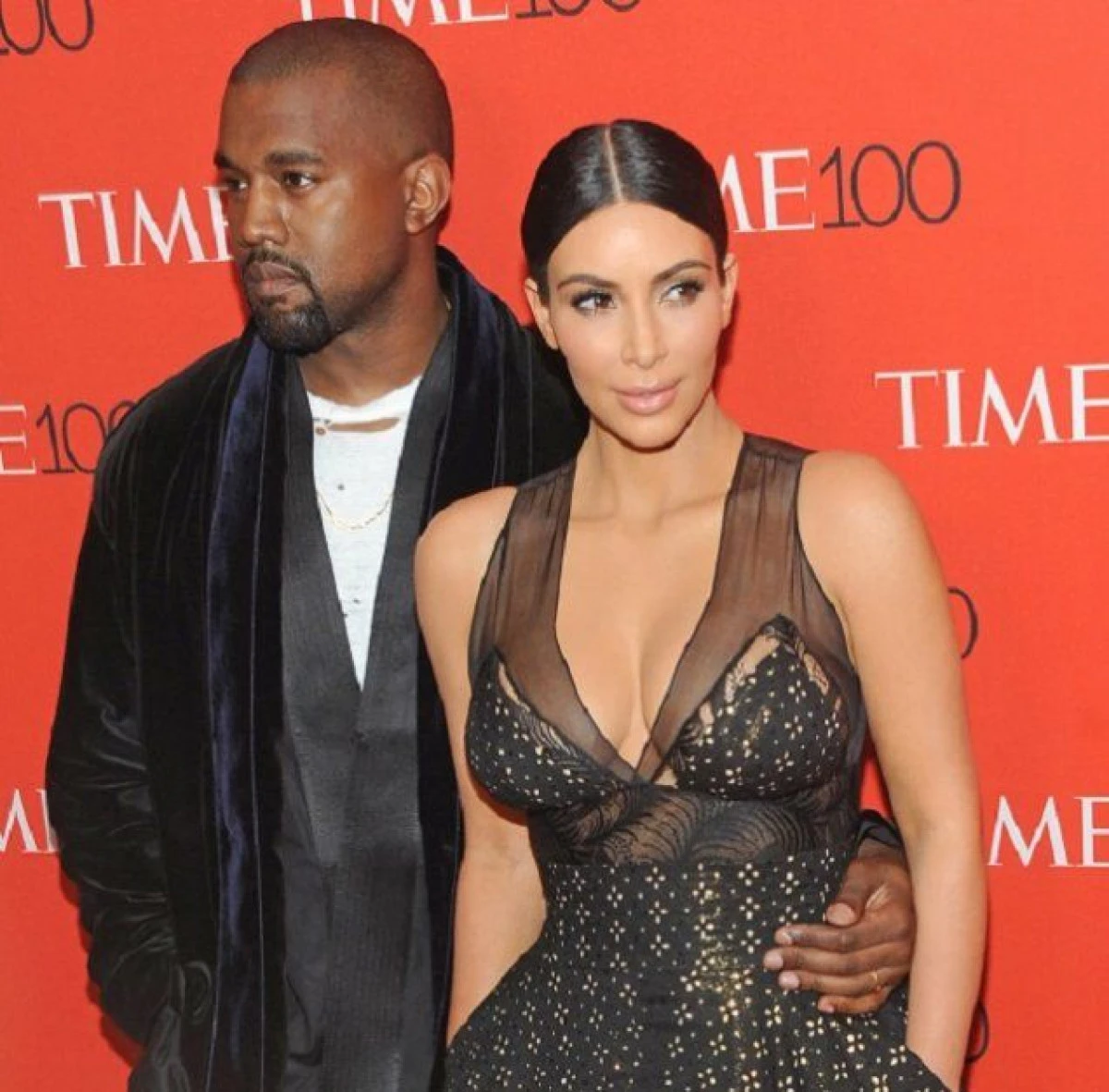 BUCURIE DUBLA PENTRU KIM KARDASHIAN! E INSARCINATA CU GEMENI?