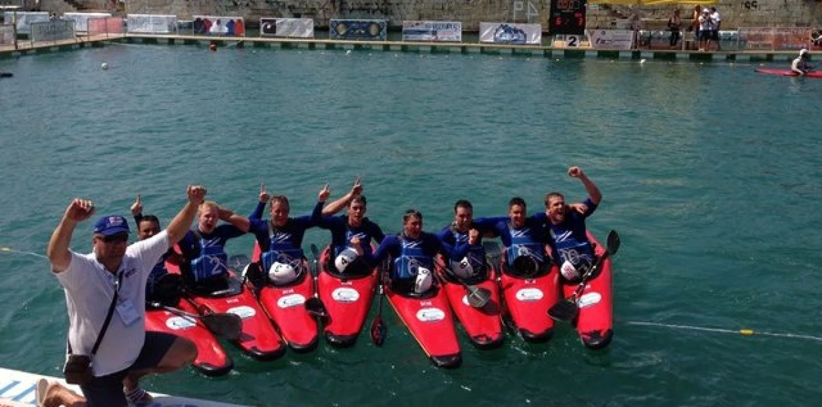 Budurean face valuri în canoe polo, cu Marea Britanie!