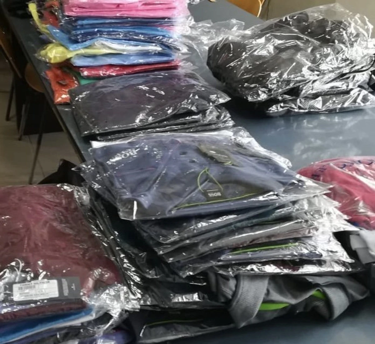 Bunuri contrafăcute, confiscate de polițiștii arădeni