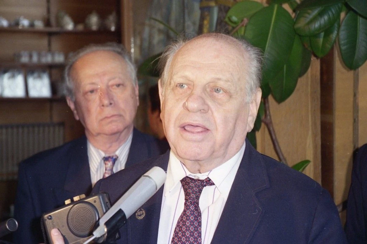 BUST DIN BRONZ AL ACADEMICIANULUI NICOLAE CAJAL, DEZVELIT LA ARAD
