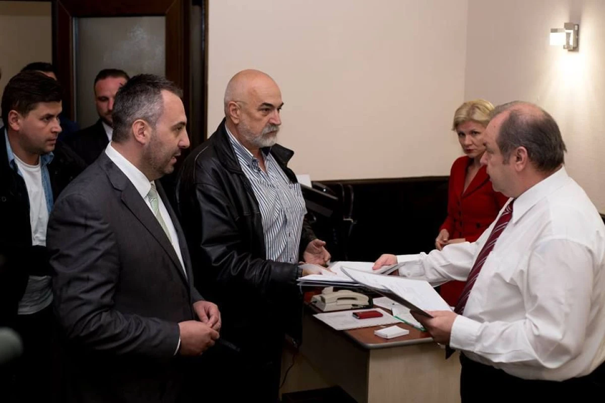 CABA, CANDIDATUL CU CARE PMP VREA SĂ ÎL DEA JOS PE FALCĂ