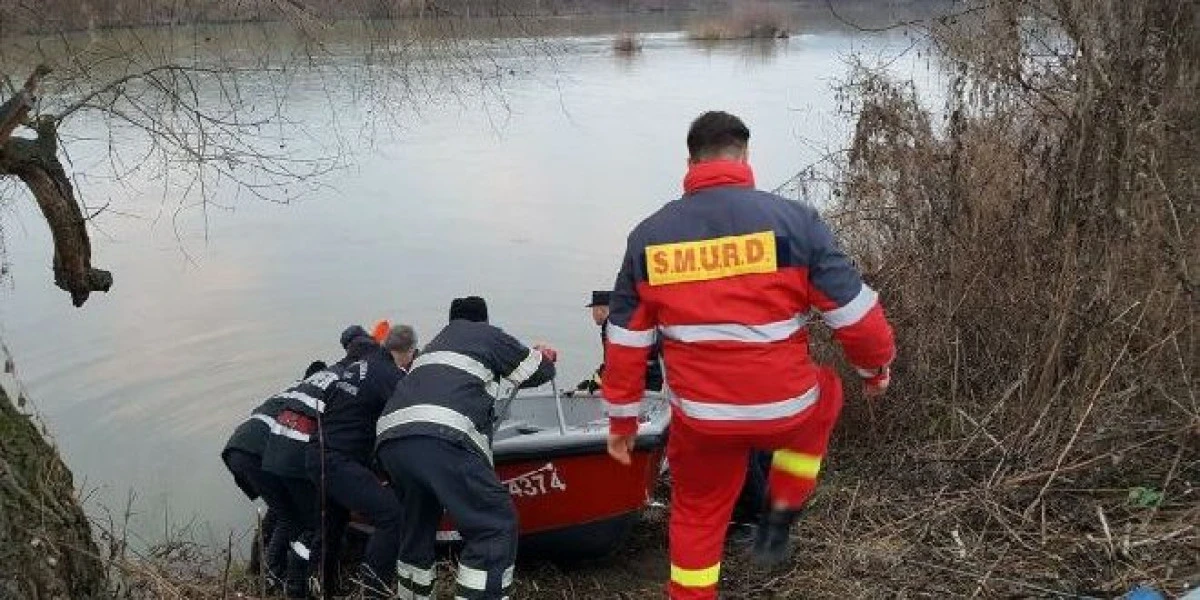 Cadavrul unei femei de 51 de ani a fost găsit plutind pe Mureș