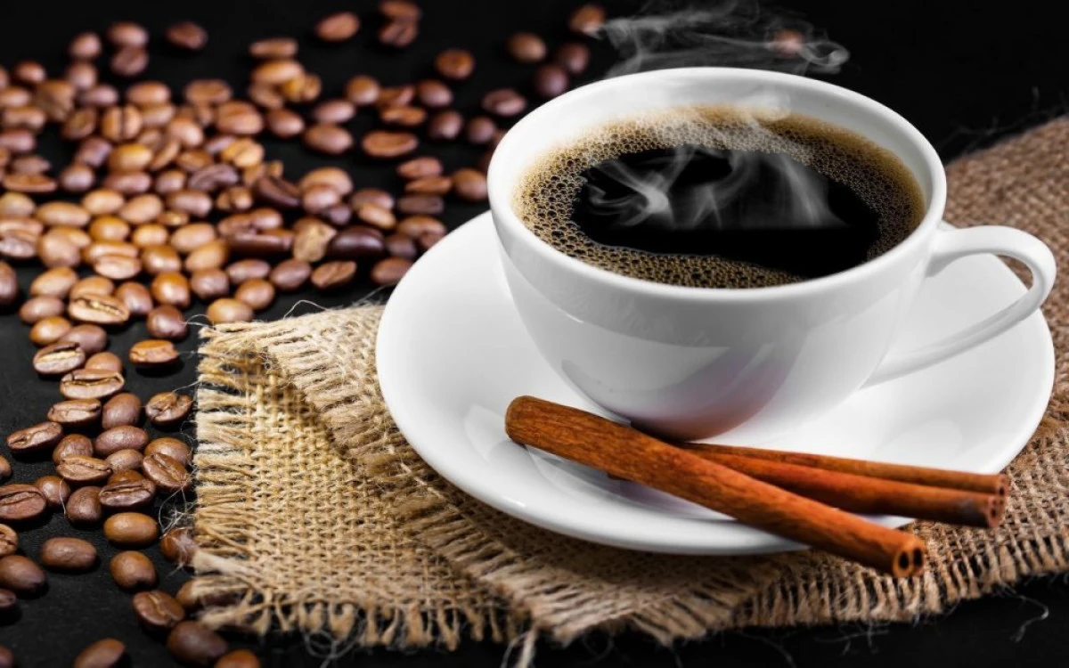 CAFEAUA REVIGOREAZĂ OCHII OBOSIȚI