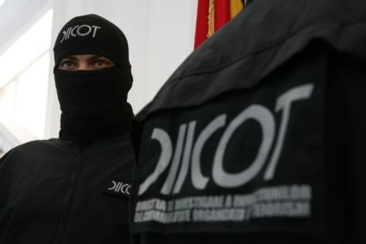 Călători tinuți 8 ore în Gara CFR Curtici, în urma descoperirii unor pachete cu droguri