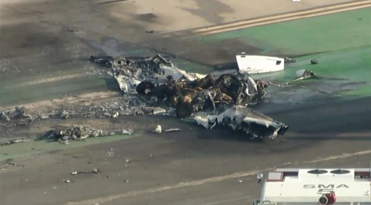 California: Un avion de mici dimensiuni s-a prăbușit pe plaja Santa Monica
