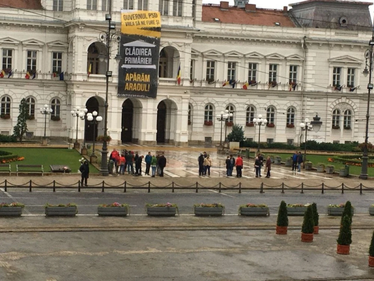 Campania lui Falcă s-a fâsâit. Arădenii nu sunt curioși de manipulările primarului