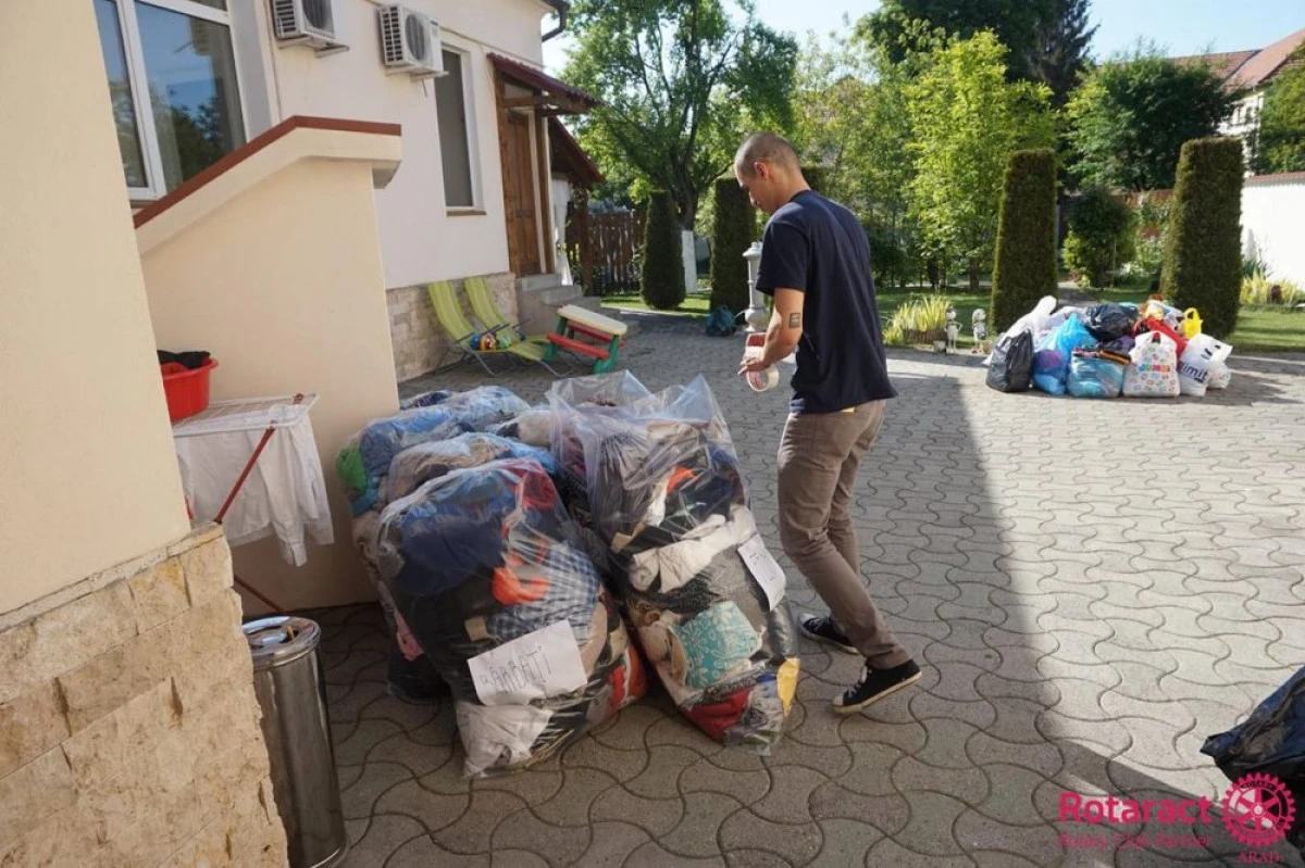 Campania umanitară ”Deschide-ți dulapul”, la a șasea ediție. Vezi unde sunt centrele de colectare