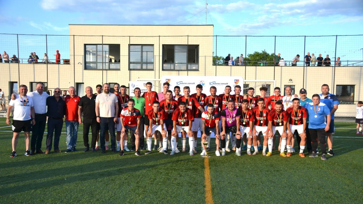 Campioana Unirea Sântana și-a primit trofeul și medaliile din partea conducerii AJF Arad (FOTO)