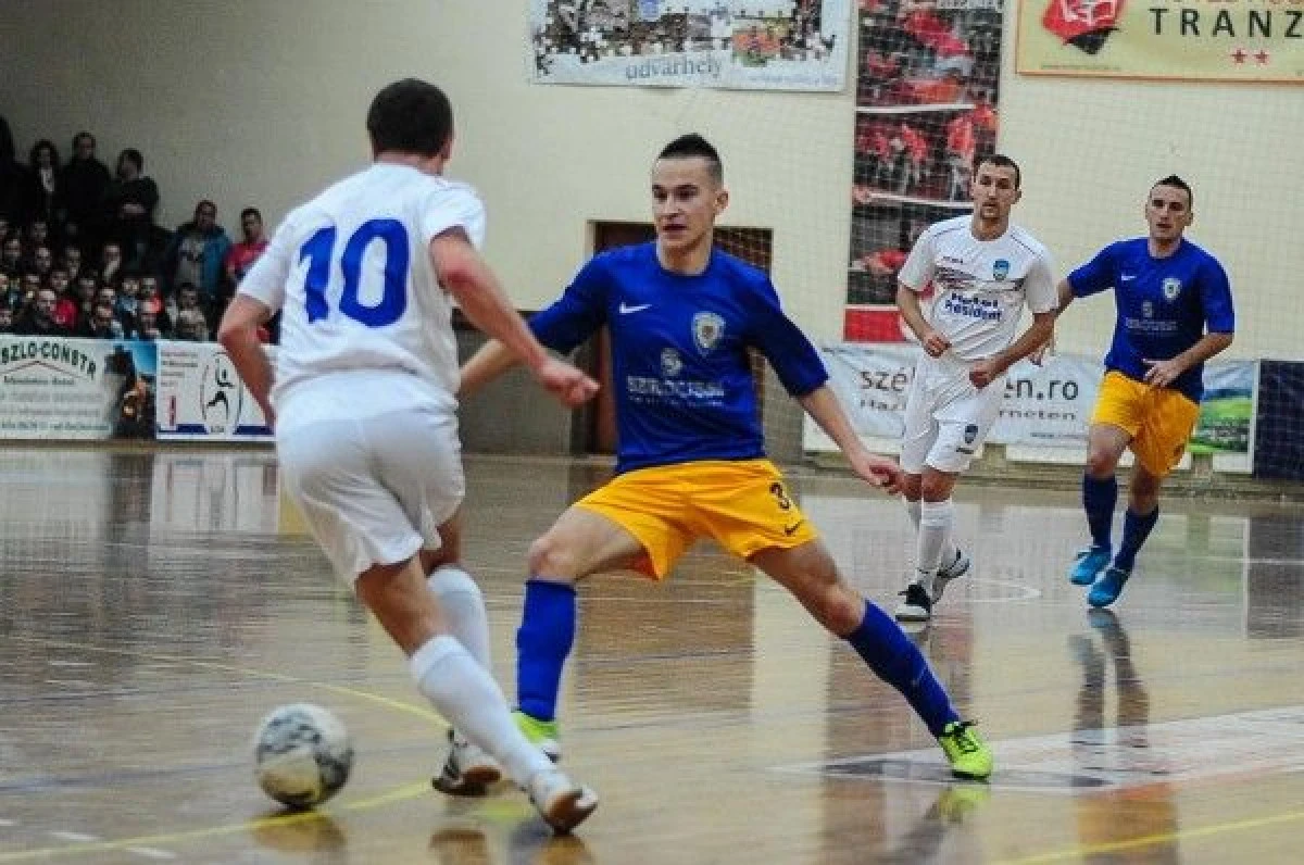 CAMPIONATUL JUDETEAN DE FOTBAL IN SALA DEBUTEAZA LA LIPOVA SI VLADIMIRESCU