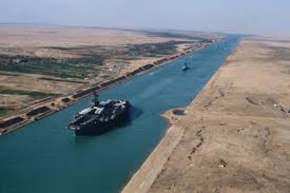 Canalul Suez, venituri în scădere din cauza atacurilor asupra navelor comerciale