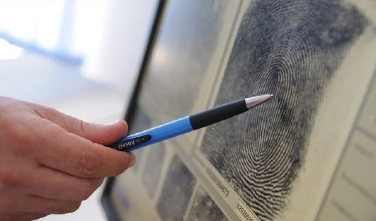 CAND AU FOST APLICATE PENTRU PRIMA DATA AMPRENTELE LA IDENTIFICARE